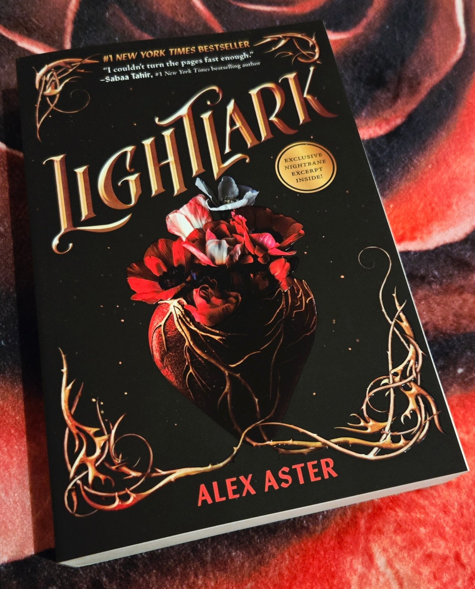 Lightlark (Lightlark Saga 1), by Alex Aster (softback, english edition) - Book - The Dark Rose Emporium